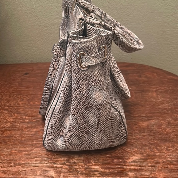 G.I.L.I. Leather Reptile Pattern Medium Satchel/Tote - Picture 9 of 16